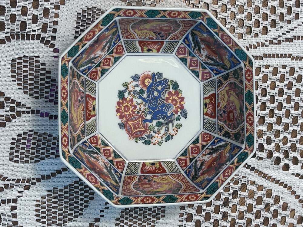 Toyo Nishiki Imari Porcelain Octagon Bowl with Foo Dog and Floral Motif
